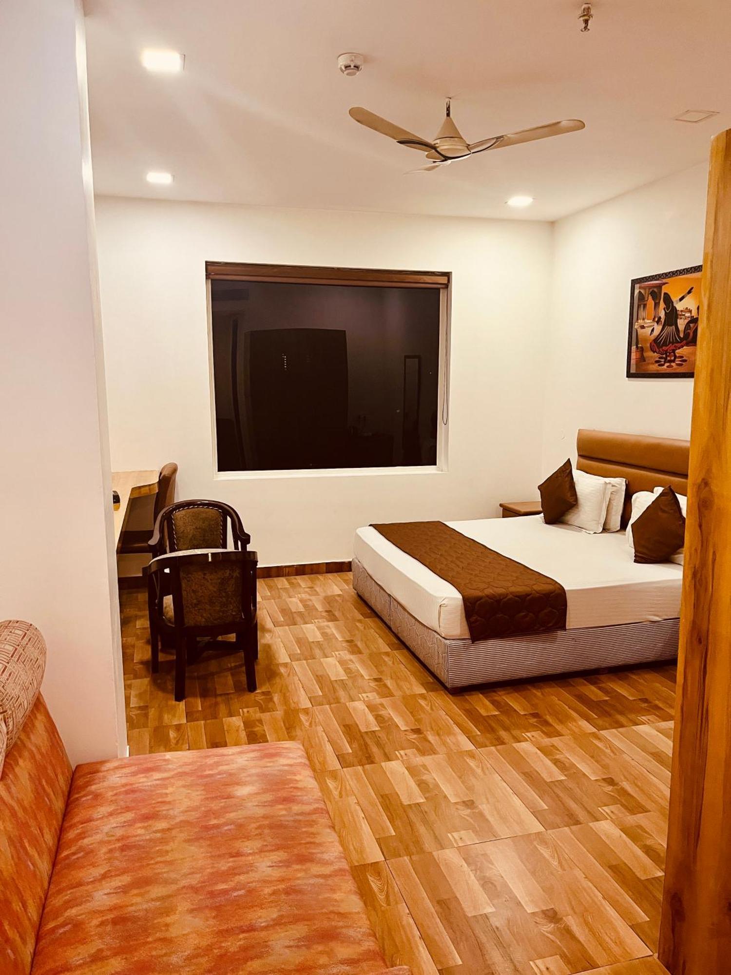 Amora Rooms Dwarka New Delhi Exterior photo