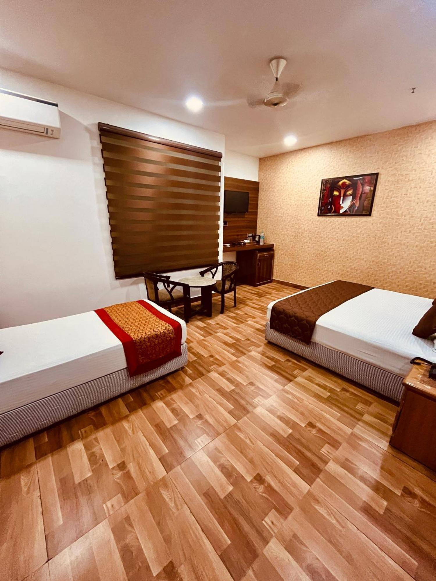 Amora Rooms Dwarka New Delhi Exterior photo